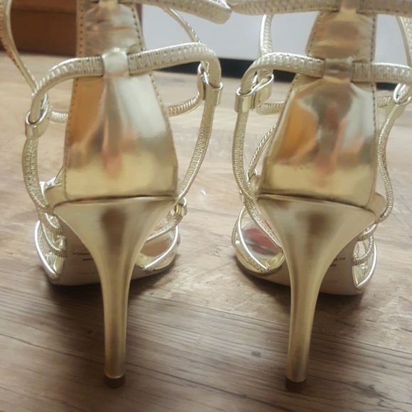 Guess by Marciano Shoes Nwot Gold Cleopatra Style Heels Guess by Marciano Shoes Nwot Gold Cleopatra Style Heels